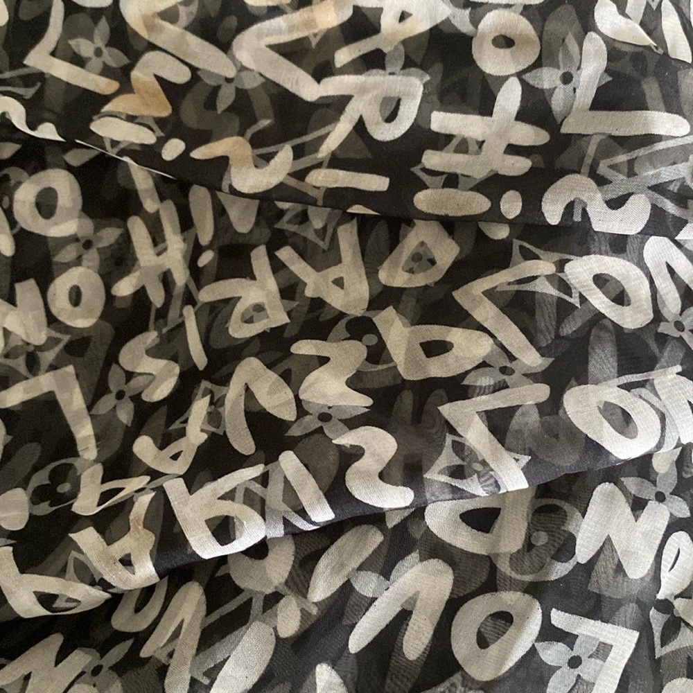 Louis Vuitton Monochrome Graphic Scarf